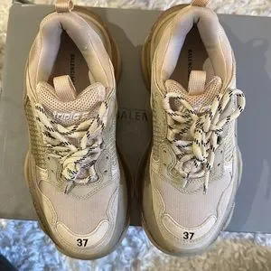 BALENCIAGA Triple S スニーカー 37 ベージュ 替え紐付き Balenciaga Triple S Beige Sneakers, 37 - BOPF | Business of